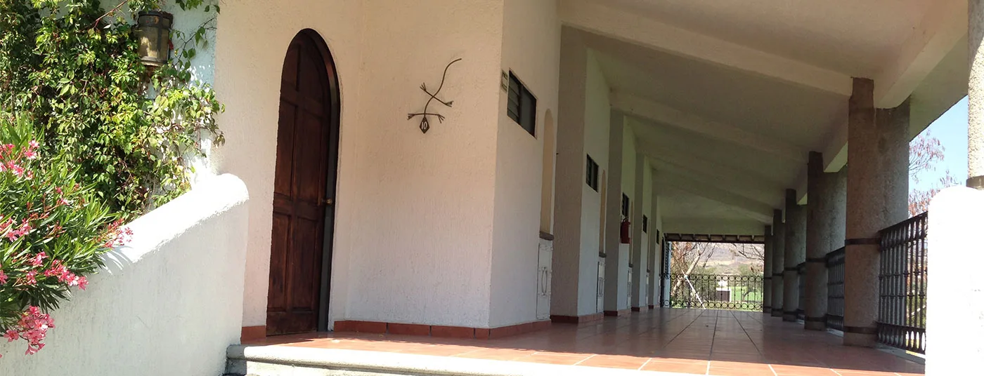 <a href="https://hoteliguanas.com/galeria2/">Disfruta de nuestras <strong>cómodas habitaciones</strong></a>